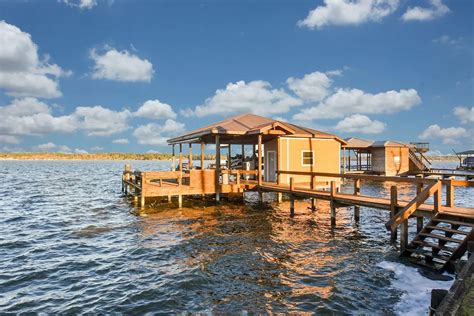 Dock Realty is a concierge service for Boat Dock and Lift BuyersSellers, not unlike Real-Estate agents who provide the same service to Home Buyers and Sellers. . Dock reality